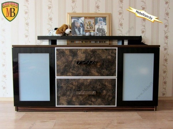 IMG№_777-Х_КОМОД_ПРОИЗВОДСТВО ПОД ЗАКАЗ_ДСП_ПЛАСТИК_КОЖА_ФУРНИТУРА_РУЧКИ_НАПРАВЛЯЮЩИЕ_СТРАНА_ПРОИСХОЖДЕНИЯ_МАТЕРИАЛА_ФУРНИТУРЫ_АВСТРИЯ_ГЕРМАНИЯ_РАЗРАБОТКА_ДИЗАЙНА_MebelVam.by__АВТОРСКИЙ_ПРОЕКТ_СТРАНА_ПРОИСХОЖДЕНИЯ_МЕБЕЛЬНОГО_ИЗДЕЛИЯ_РЕСПУБЛИКА_БЕЛАРУСЬ_МИНСК_2016_ВСЕ_ПРАВА_НА 3D-ВИЗУАЛИЗАЦИЮ_ДИЗАЙНА_МЕБЕЛИ_И_ФОТО_ЗАЩИЩЕНЫ_ТОВАРНЫМ_ЗНАКОМ_КОМПАНИИ_"МебельВам"